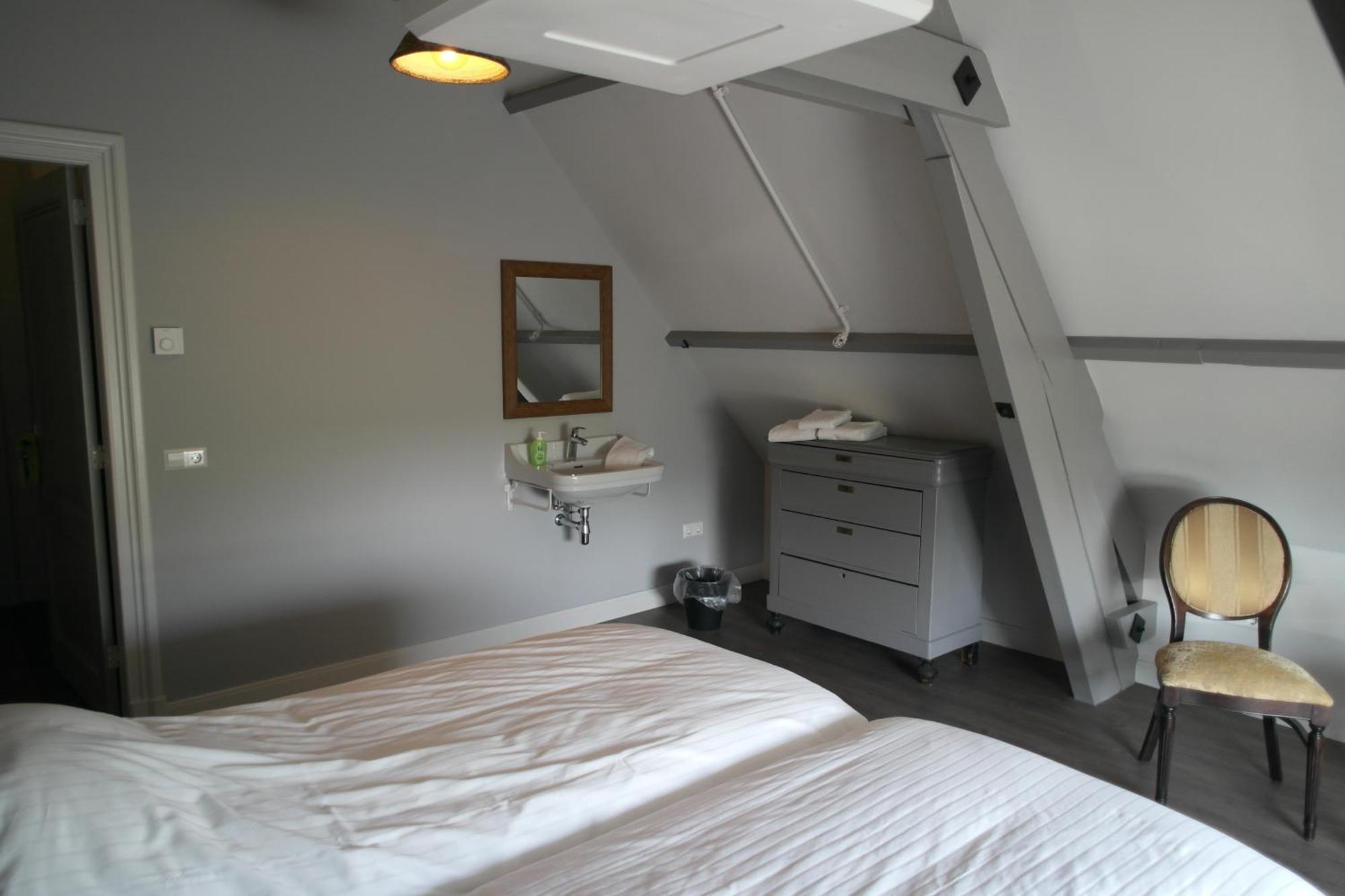 B&B Groepsaccommodatie De Pastorie Lage Mierde 외부 사진