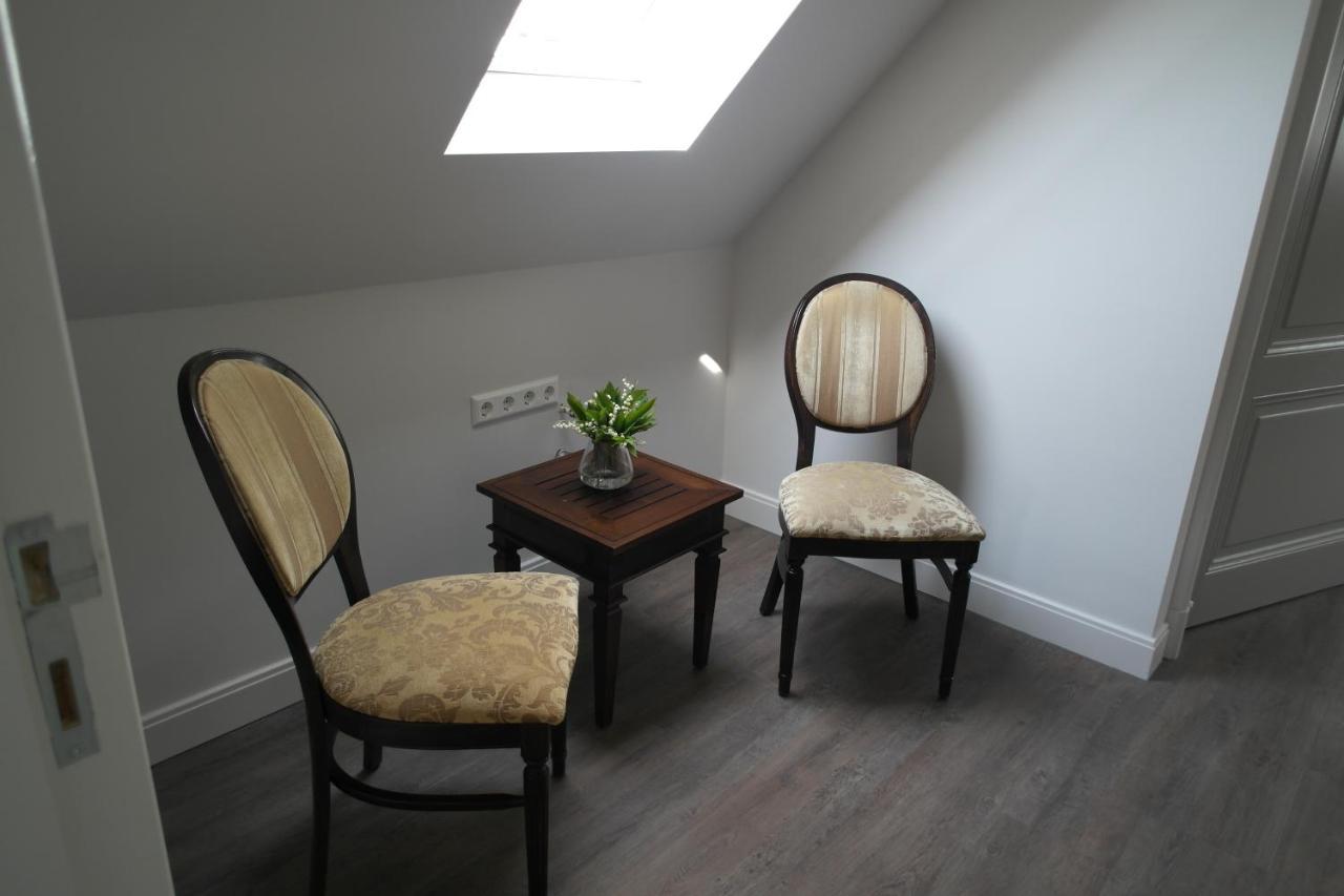 B&B Groepsaccommodatie De Pastorie Lage Mierde 외부 사진