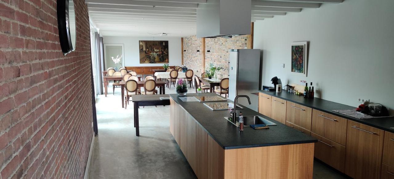 B&B Groepsaccommodatie De Pastorie Lage Mierde 외부 사진